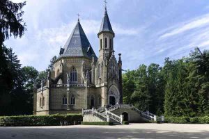 Schwarzenberská hrobka v&nbsp;Třeboni |Třeboňské Apartmány